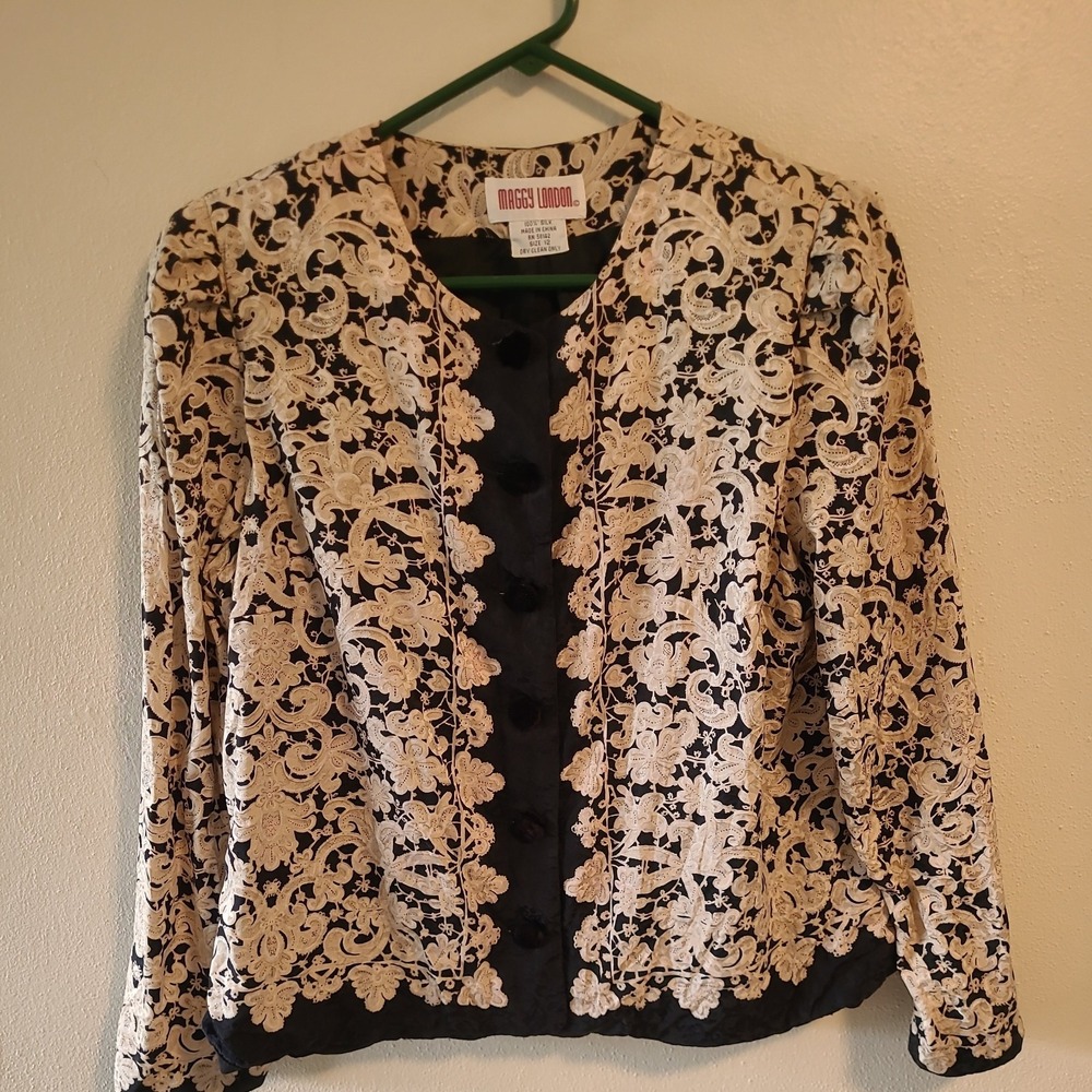 Vintage Maggy London 100% Silk black cream Floral Print Button-Up Blouse Size 12